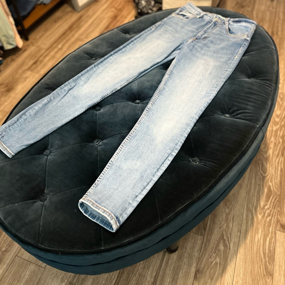 Beautiful ZARA light coloured jeans , no holes or rips size Eur38